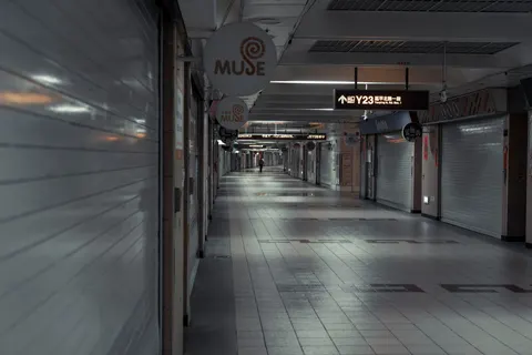 Fond d'écran Rue de ville néon 4K · city · 3840×2561