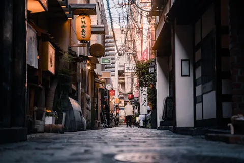 Neon City Street 4K Wallpaper · city · 3840×2560