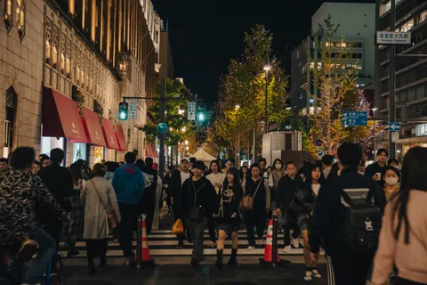 Обои Неоновая улица города 4K · city · 3840×2560