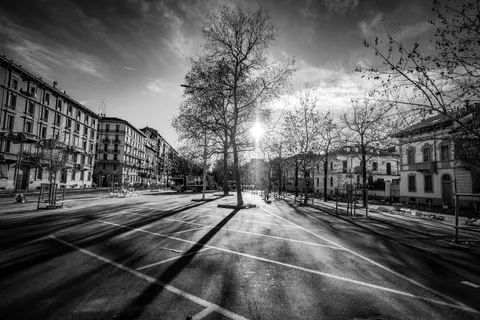 Monochrome Street 4K Wallpaper · city · 3840×2560