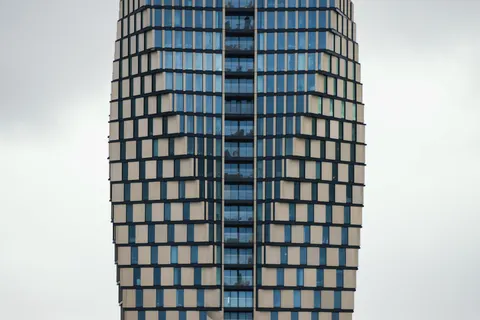 خلفية ناطحة سحاب بدقة 4K · city · 3840×2560