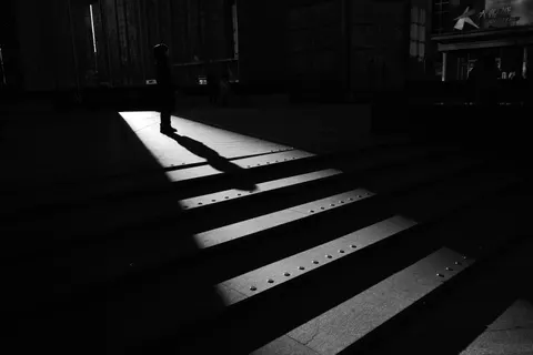 Monochrome Street 4K Wallpaper · city · 3840×2560