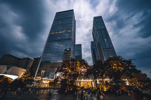 Wolkenkratzer 4K Hintergrundbild · city · 3840×2560