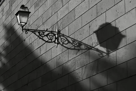 Monochrome Street 4K Wallpaper · city · 3840×2560