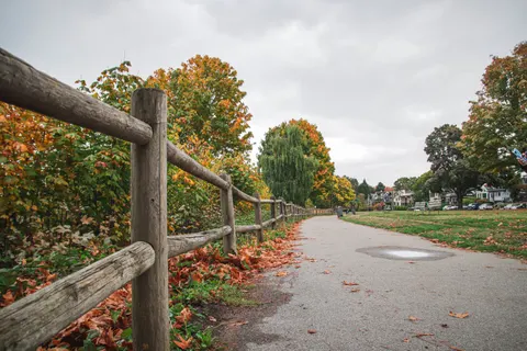 والپیپر پارک پاییزی با کیفیت 4K · autumn · 3840×2560