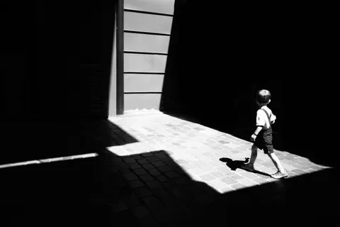 Monochrome Street 4K Wallpaper · city · 3840×2560