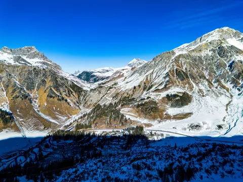 Snowy Mountain Peak 4K Wallpaper · mountains · 3840×2880