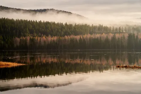 Fond d'écran Lac d'automne 4K · autumn · 3840×2561