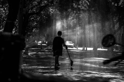 Monochrome Street 4K Wallpaper · city · 3840×2560