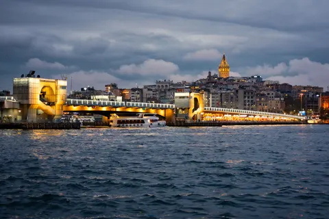 Stadtbrücke 4K Hintergrundbild · city · 3840×2560