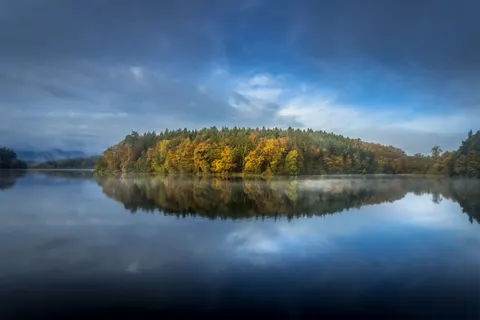 Sonbahar Gölü 4K Duvar Kağıdı · autumn · 3840×2560