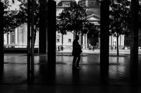 Monochrome Street 4K Wallpaper · city · 3840×2556