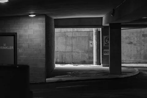Monochrome Street 4K Wallpaper · city · 3840×2560
