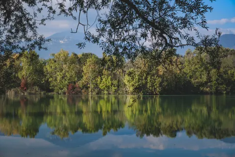 Sonbahar Gölü 4K Duvar Kağıdı · autumn · 3840×2560