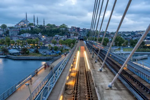 Stadtbrücke 4K Hintergrundbild · city · 3840×2560
