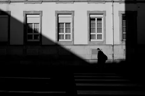 Monochrome Street 4K Wallpaper · city · 3840×2560