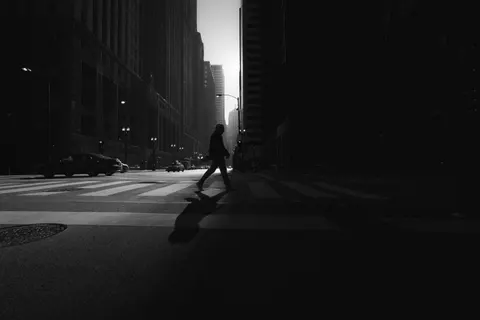 Monochrome Street 4K Wallpaper · city · 3840×2560