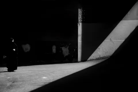 Monochrome Street 4K Wallpaper · city · 3840×2560