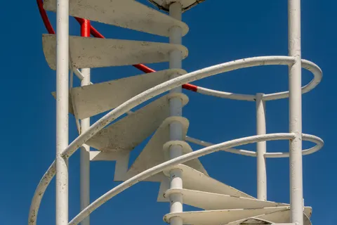 Spiral Staircase 4K Wallpaper · architecture · 3840×2560
