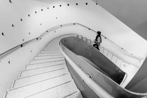 Spiral Merdiven 4K Duvar Kağıdı · architecture · 3840×2560
