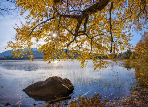 Fond d'écran Lac d'automne 4K · autumn · 3840×2774
