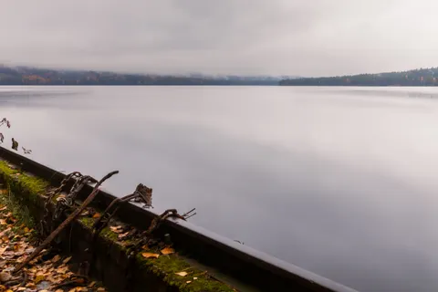 Fondo de pantalla Lago de otono 4K · autumn · 3840×2560