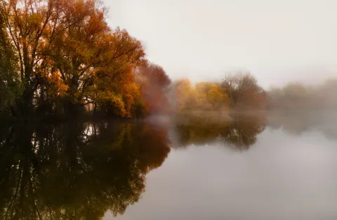 秋の湖 4K壁紙 · autumn · 3840×2506