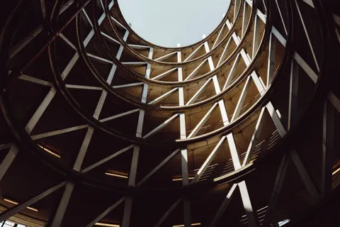 Spiral Merdiven 4K Duvar Kağıdı · architecture · 3840×2560