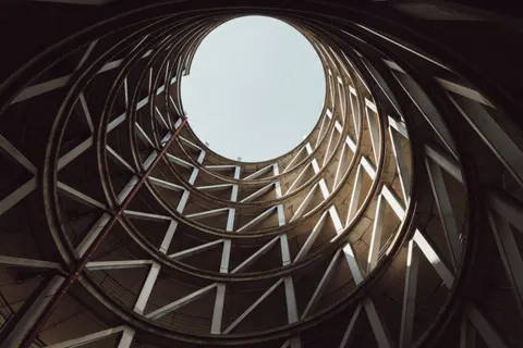 Tapeta Spiralne Schody 4K · architecture · 3840×2560