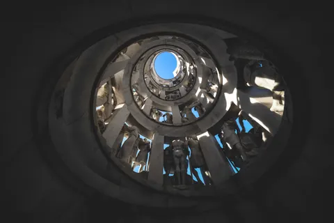 Spiral Merdiven 4K Duvar Kağıdı · architecture · 3840×2560