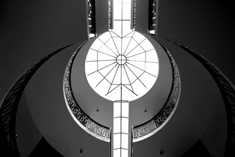 Spiral Merdiven 4K Duvar Kağıdı · architecture · 3840×2560