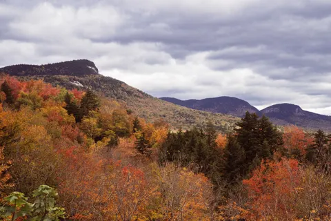 Fond d'écran Montagnes d'automne 4K · autumn · 3840×2563