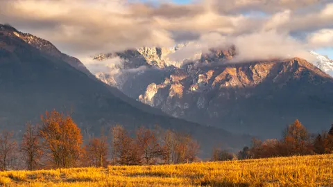 خلفية جبال خريفية بدقة 4K · autumn · 3840×2160