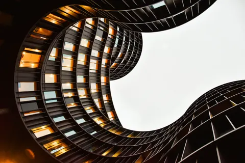 Spiral Merdiven 4K Duvar Kağıdı · architecture · 3840×2560