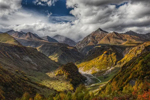 Fondo de pantalla Montanas de otono 4K · autumn · 3840×2560
