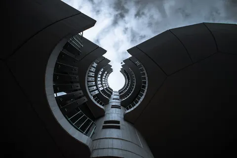 Spiral Merdiven 4K Duvar Kağıdı · architecture · 3840×2560