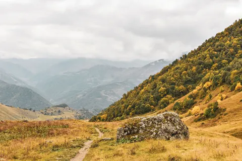 Fondo de pantalla Montanas de otono 4K · autumn · 3840×2560