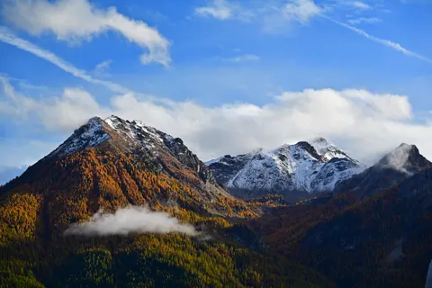 خلفية جبال خريفية بدقة 4K · autumn · 3840×2560