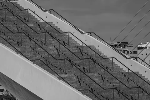 Spiral Merdiven 4K Duvar Kağıdı · architecture · 3840×2560