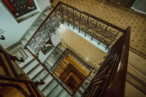 Tapeta Spiralne Schody 4K · architecture · 3840×2561
