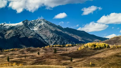خلفية جبال خريفية بدقة 4K · autumn · 3840×2160