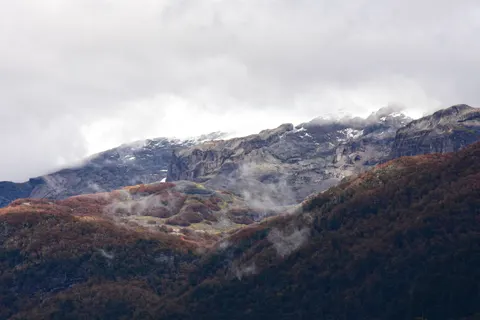 Fond d'écran Montagnes d'automne 4K · autumn · 3840×2560