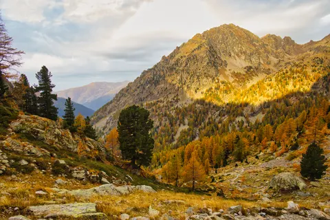 शरद ऋतु के पहाड़ 4K वॉलपेपर · autumn · 3840×2560