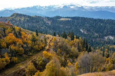 Fond d'écran Montagnes d'automne 4K · autumn · 3840×2560