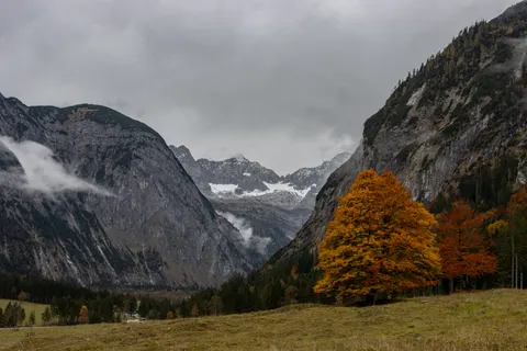 والپیپر کوه‌های پاییزی با کیفیت 4K · autumn · 3840×2560