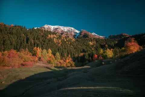 Fond d'écran Montagnes d'automne 4K · autumn · 3840×2560