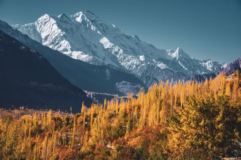 秋日山峦 4K壁纸 · autumn · 3840×2563