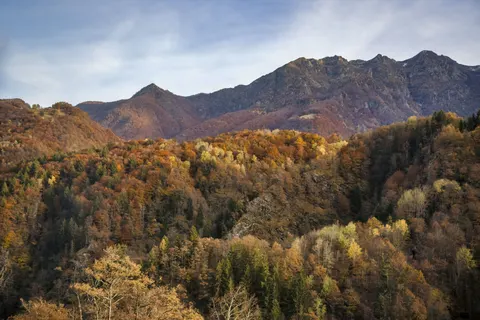 Fond d'écran Montagnes d'automne 4K · autumn · 3840×2561
