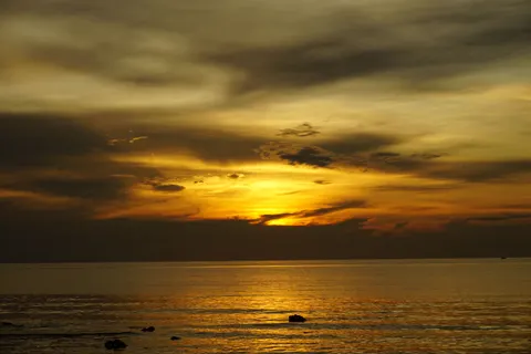 Fondo de pantalla Atardecer dorado 4K · sunset · 3840×2560