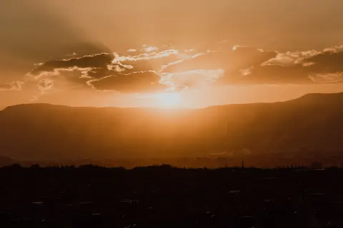 والپیپر غروب طلایی با کیفیت 4K · sunset · 3840×2560